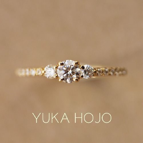 YUKAHOJOユカホウジョウの婚約指輪でコメット