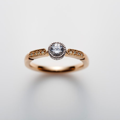 RosettEロゼットの婚約指輪でベルのピンクゴールド