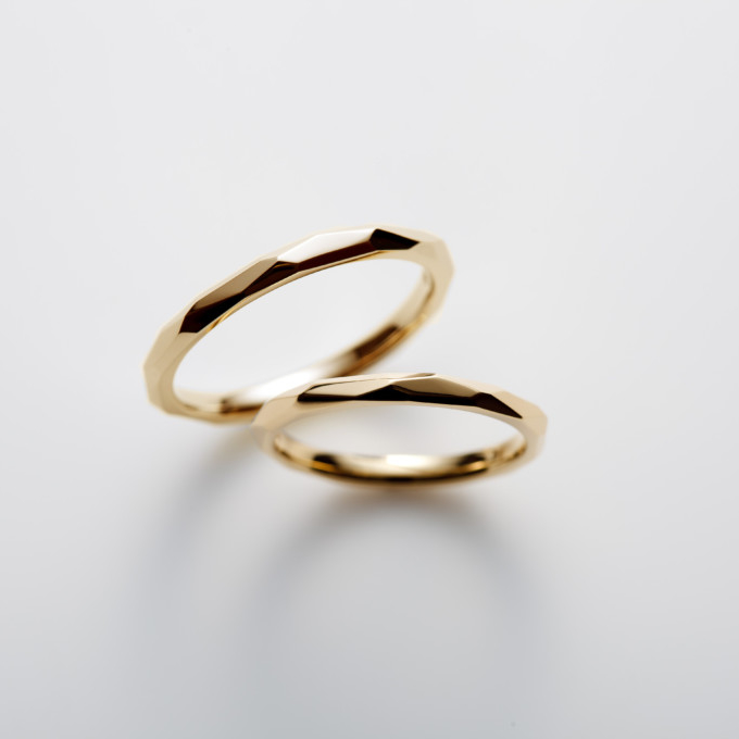 RosettEロゼットの結婚指輪で小枝のイエローゴールド