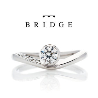 ブリッジの婚約指輪で月の導き