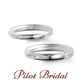パイロットブライダルの結婚指輪でプレッジ