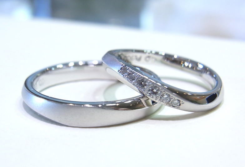 結婚指輪にダイヤモンドを追加する