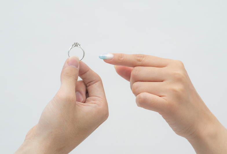 静岡市 細い指と太い指で似合う婚約指輪のデザインは違うって本当 ブライダルジュエリーナビ