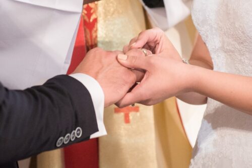 外国の結婚式の指輪交換