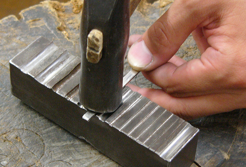 日本刀も同じ製法の鍛造製法