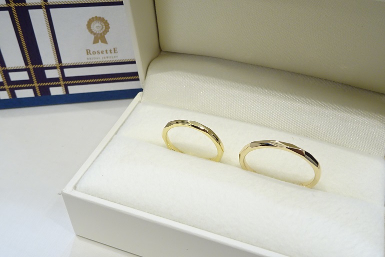 大阪府泉南市 お洒落なデザインが豊富なロゼットの結婚指輪をご成約いただきました
