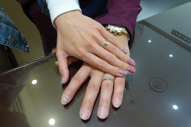 和歌山県岩出市 SNSで話題のラパージュの婚約指輪と期間限定の美女と野獣の結婚指輪をご成約いただきました