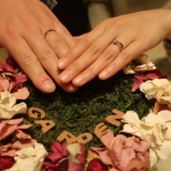 gardenオリジナルの婚約指輪とetluの結婚指輪