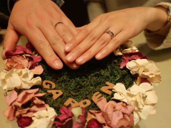 【大阪府高槻市】gardenオリジナルの婚約指輪とet.lu（エトル）の結婚指輪をご成約頂きました。