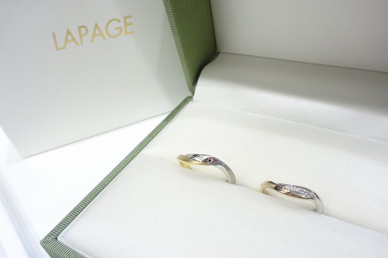 大阪府泉南市 コンビ色のデザインがお洒落なラパージュの結婚指輪をご成約いただきました