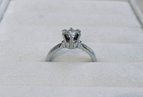立て爪の婚約指輪をリフォーム