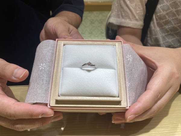 兵庫県姫路市「gardenオリジナル」の婚約指輪をご成約頂きました