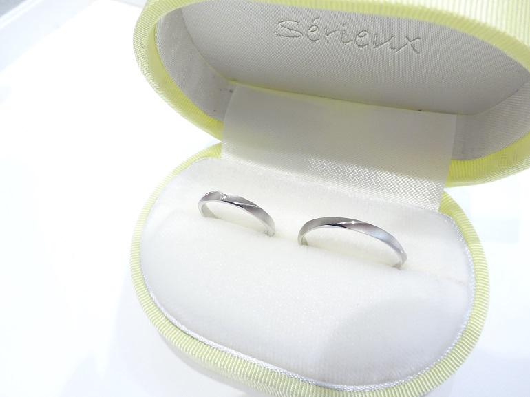 大阪府泉南市 シンプルでマットなデザインがおしゃれなブランド セリュー の結婚指輪をご成約いただきました