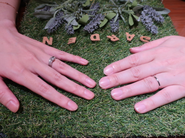 gardenオリジナルの婚約指輪とPulito（プリート）とSomething Blue（サムシングブルー）の結婚指輪をご成約頂きました
