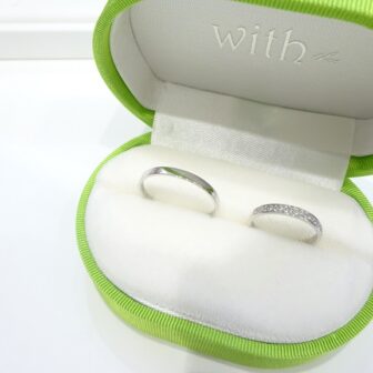 大阪府泉佐野市 シンプルすぎないおしゃれなプラチナデザインが揃うウィズィーの結婚指輪をご成約いただきました