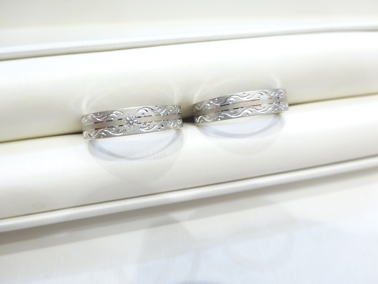 和歌山県和歌山市 鍛造ブランドのしっかりと重厚感のあるデザインが素敵なリエールの結婚指輪をご成約いただきました