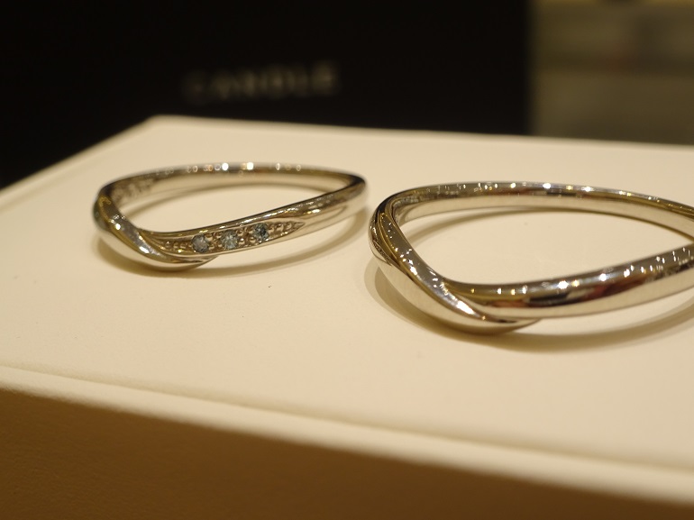 大阪府大阪市 ブルーダイヤモンドやピンクダイヤモンドにアレンジできるブランド【キャンドル】の結婚指輪をご成約いただきました