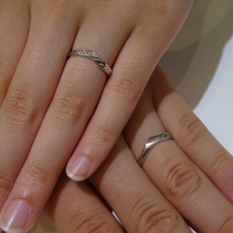 大阪府泉佐野市 V字デザインで指元が綺麗にみえるラパージュの結婚指輪をご成約いただきました