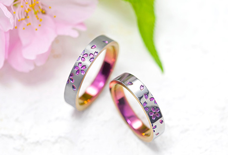 空に舞う満開の桜をイメージした婚約指輪
