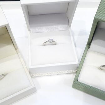 大阪府熊取｜gardenオリジナル婚約指輪・ 素敵なデザインのブランド結婚指輪セットでご成約のお客様です。