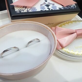 大阪府・堺市｜鍛造製法（たんぞうせいほう）のオシャレデザインが人気のインセンブレの結婚指輪をご成約されたお客様です。