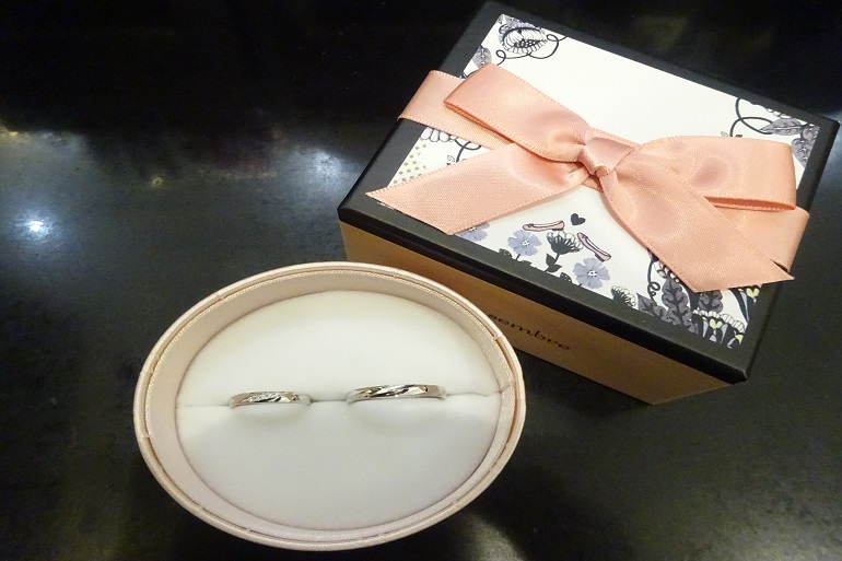 大阪府泉南市|シンプルだけじゃなく耐久性に優れた鍛造製法のインセンブレの結婚指輪をご成約いただきましたお客様です。