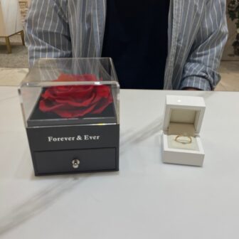 滋賀県 プロポーズリングにユカホウジョウの婚約指輪をご成約頂きました