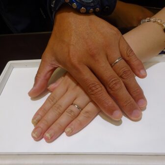 大阪府河内長野市｜ 鍛造製法でリーズナブル素敵なデザインで人気インセンブレの結婚指輪をご成約のお客様です。