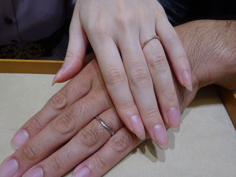 和歌山県・岩出市｜優しさの中にも華やかさのデザインが人気のリエゾンの結婚指輪をご成約のお客様です。