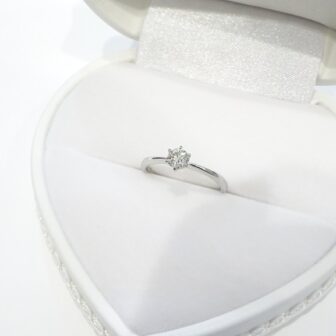 大阪府・阪南市｜婚約指輪だけで150種類のデザイン枠をご用意gardenオリジナルの婚約指輪をご成約のお客様です。