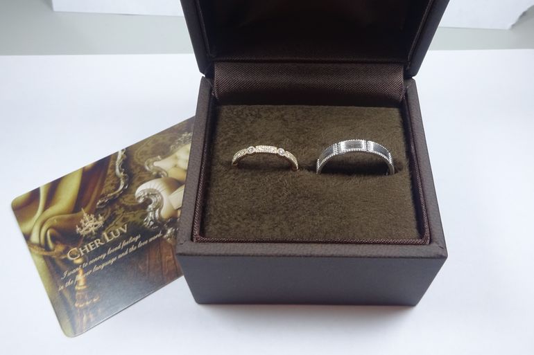 和歌や県・和歌山市｜大人可愛いがコンセプトのアンティーク調のシェールラヴの結婚指輪をご成約されたお客様です。