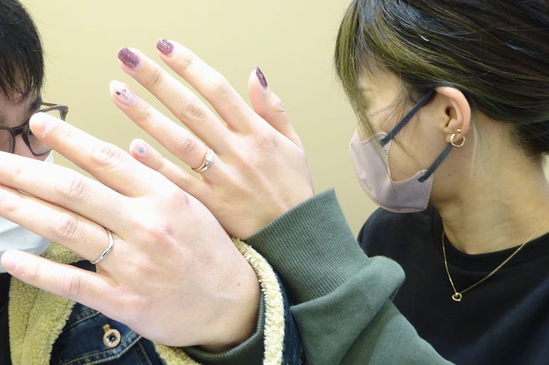 和歌山県｜サプライズの婚約指輪とシンプルで着け心地のいいキャンドルの結婚指輪をご成約のお客様です。