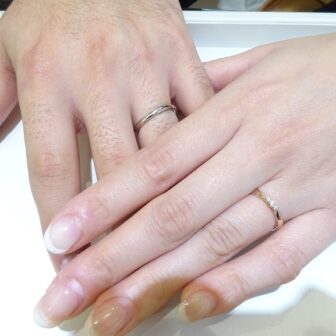 大阪府・豊中市｜地金をしっかり使用したおしゃれなデザイン贅沢仕上りのエトルの結婚指輪をご成約のお客様です。