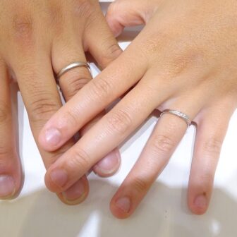 大阪府平野区 誕生石が無料でセットできるのが気に入って、リエゾンの結婚指輪をご成約のお客様です。