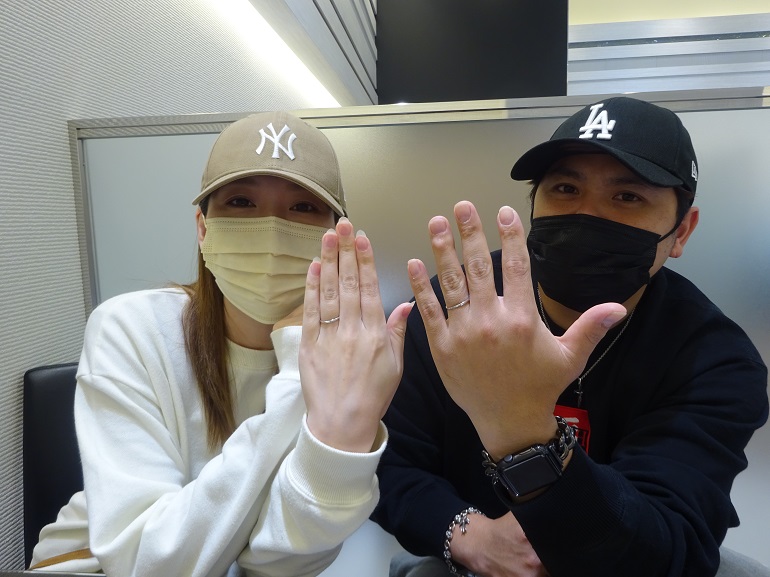 和歌山県日高郡 シンプルで細目のデザインとリーズナブルな所も気に入り、プリートの結婚指輪をご成約のお客様です。