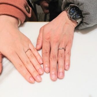 大阪府泉南市 ネットで見つけたお洒落で可愛いデザインの、ロゼットお結婚指輪をご成約のお客様です。