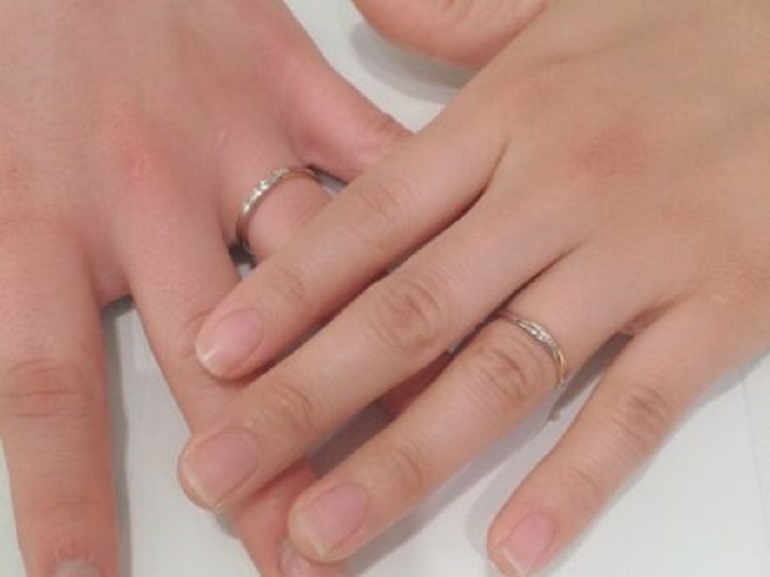 大阪府岸和田市 ピンクゴールドとプラチナのコンビが可愛いアムールアミュレットの結婚指輪をご成約のお客様です。