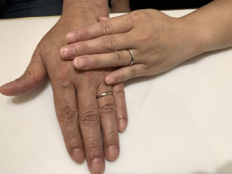 和歌山県岩出市 デザインと充実したアフターサービスが気に入り、ロゼットライフの結婚指輪をご成約のお客様です。