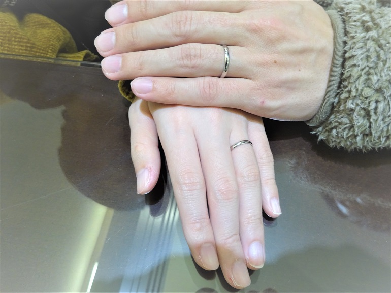 三重県伊賀市 シンプルで強度があり、靴をモチーフにしたインセンブレの結婚指輪をご成約のお客様です。