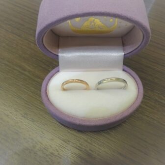 大阪府泉南市 大好きなディズニープリンセスのラプンツェルの結婚指輪をご成約のお客様です。