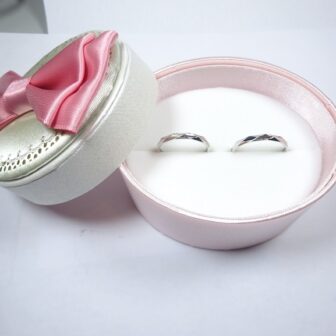 大阪府阪南市 強度があって傷がつきにくくリーズナブルな、インセンブレの結婚指輪をご成約のお客様です。