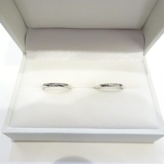 大阪府泉佐野市 細目でシンプルなデザインが可愛いと思い、gardenオリジナルの結婚指輪をご成約のお客様です。