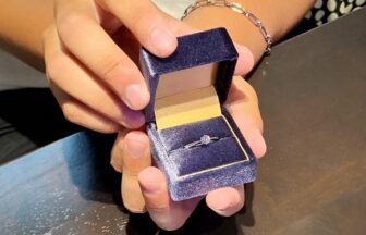 札幌店お客様の手の画像