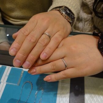 和歌山県和歌山市 しっかりとした造りなのにリーズナブルなリエゾンの結婚指輪をご成約のお客様です。