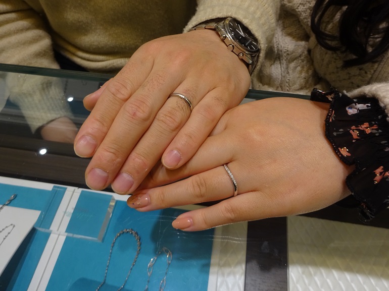 和歌山県和歌山市 しっかりとした造りなのにリーズナブルなリエゾンの結婚指輪をご成約のお客様です。