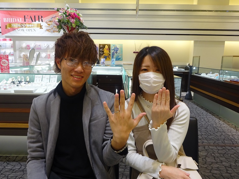 兵庫県尼崎市 リーズナブルなのに強度がありシンプルなデザインの、インセンブレの結婚指輪をご成約のお客様です。
