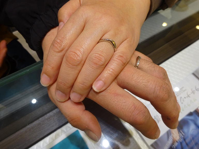 和歌山県和歌山市 しっかりしていてボリュームのあるグラマの結婚指輪をご成約のお客様です。