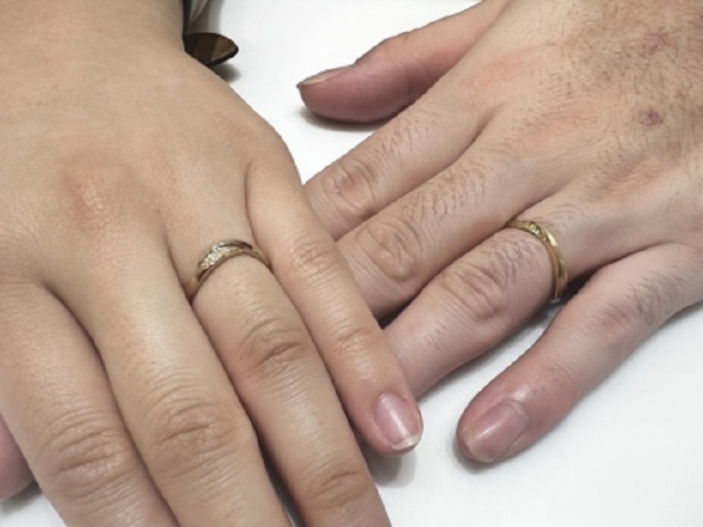 大阪府泉南市 コンビの感じと緩やかなウェーブが気に入り、ラパージュの結婚指輪をご成約のお客様です。