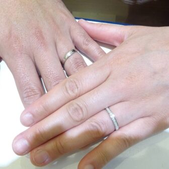 和歌山県和歌山市 ダイヤのキラキラ感に一目ぼれし、グラマの結婚指輪をご成約のお客様です。