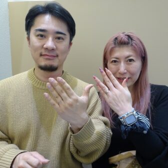 大阪府堺市 ブライダルパックを使い、オリジナルの婚約指輪とインセンブレの結婚指輪をご成約のお客様です。